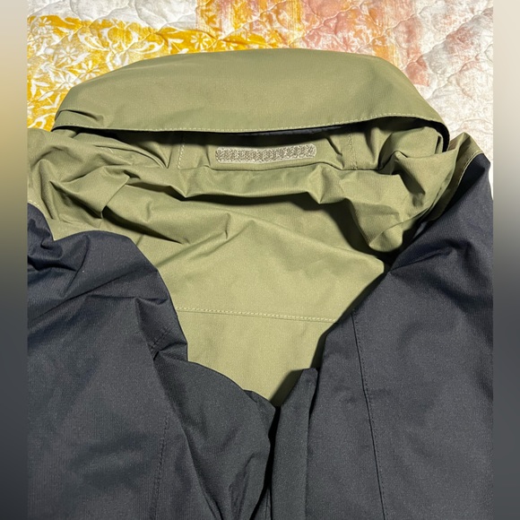 The North face windbreaker - Picture 4 of 5